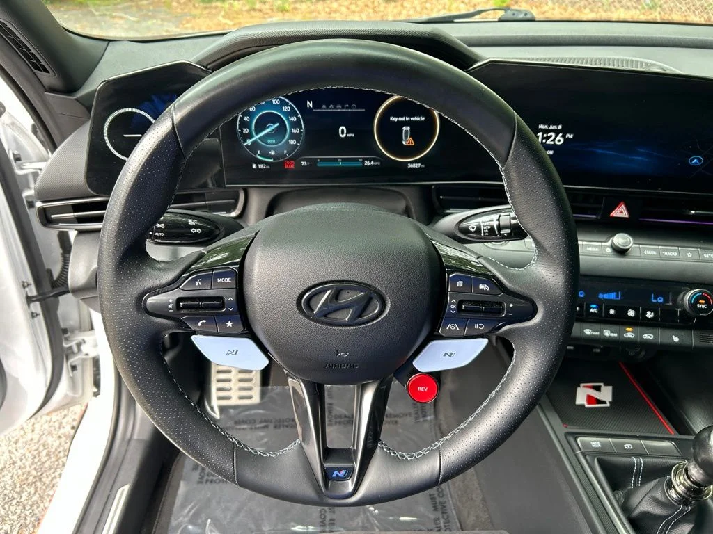 Used 2022 White Hyundai Base image 21