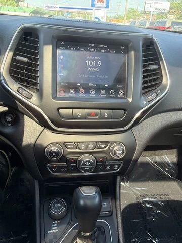 Used 2021 Black Jeep Latitude Lux image 13