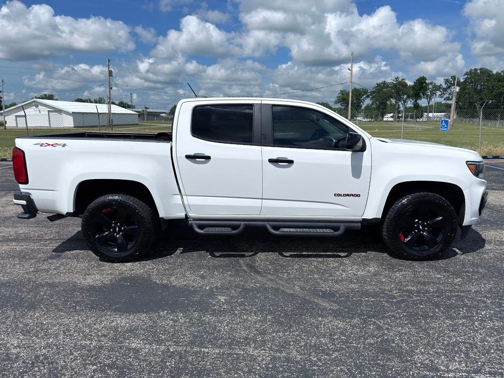 Used 2021 White Chevrolet LT image 14