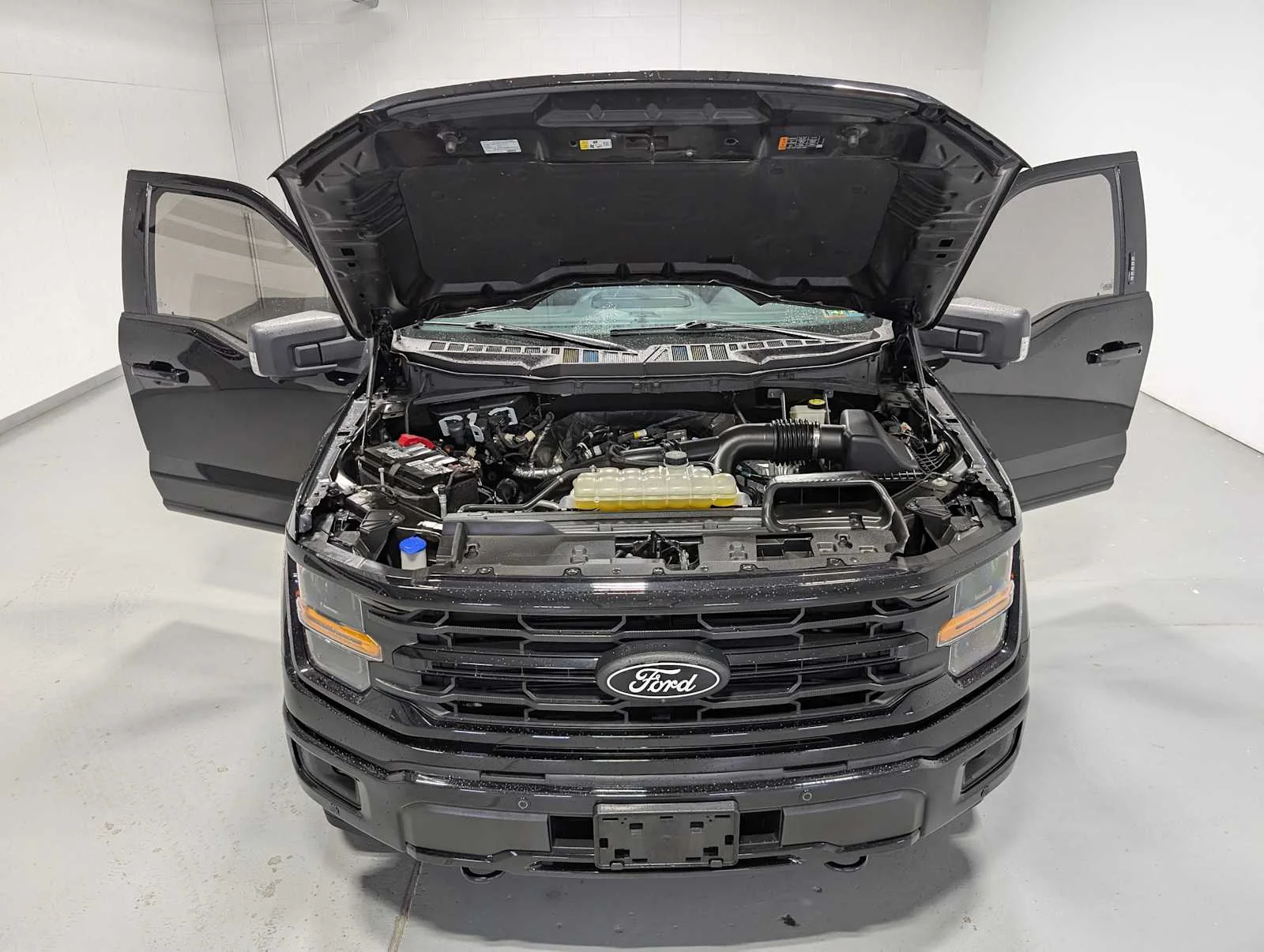 Used 2024 Agate Black Metallic Ford XLT image 13