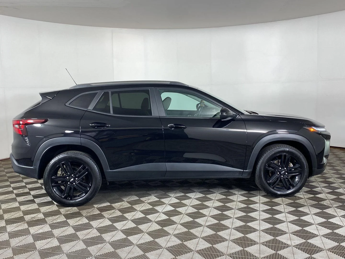 Used 2025 Mosaic Black Metallic Chevrolet ACTIV image 6