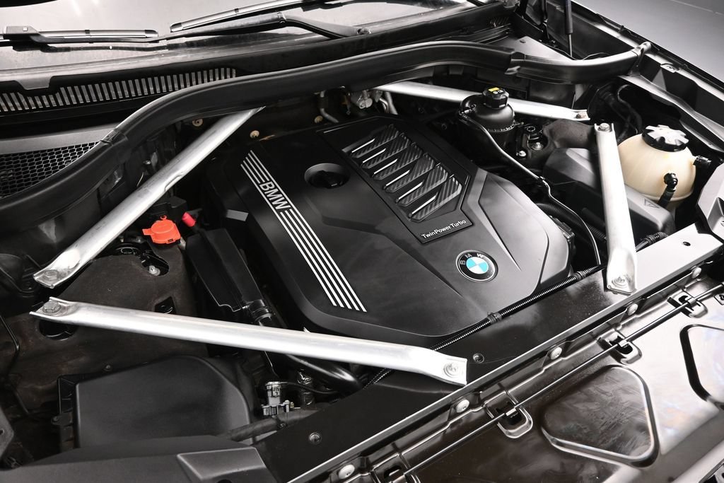 Used 2020 Black BMW xDrive40i image 27