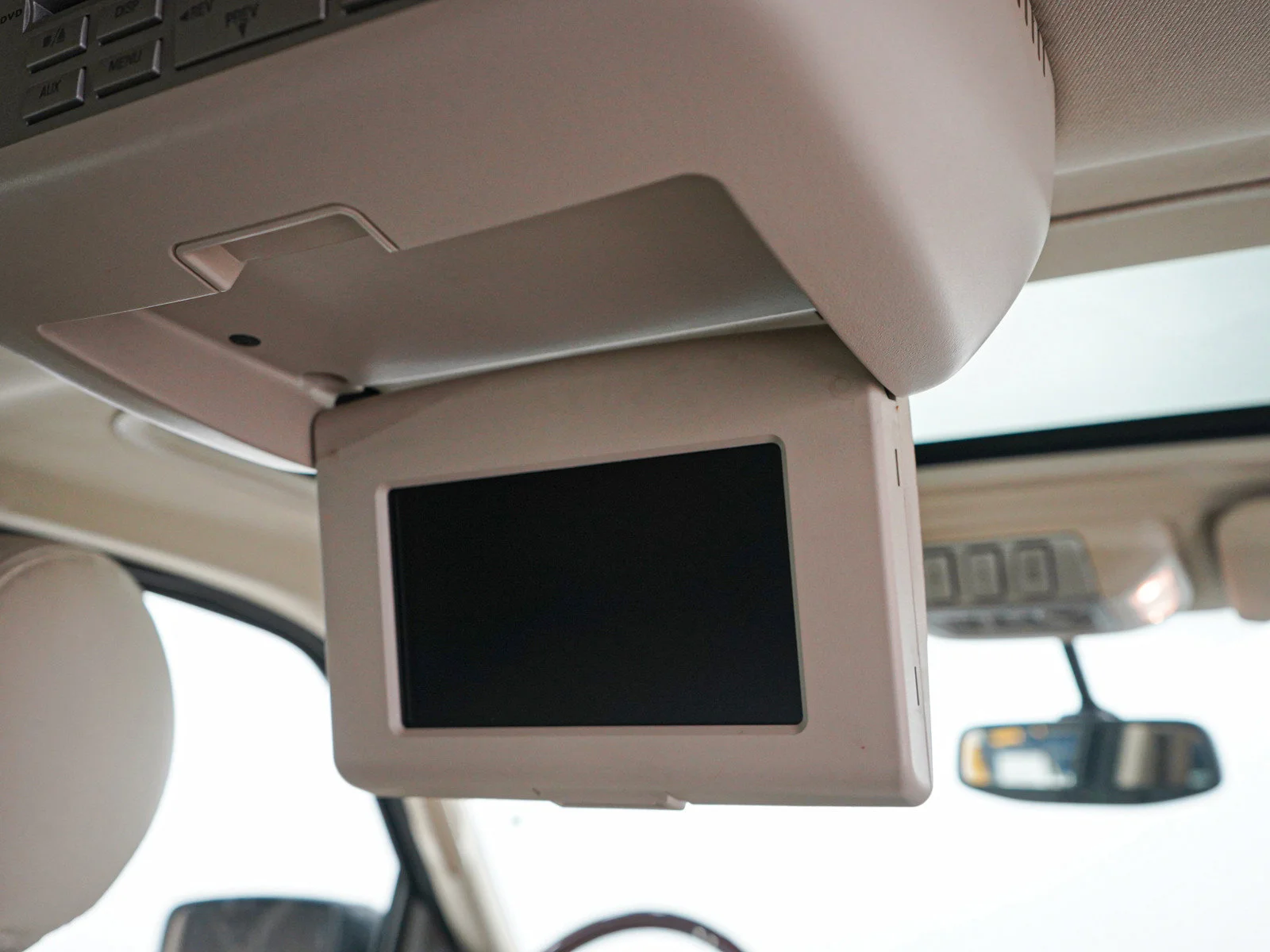 Used 2004 Black Clearcoat Lincoln Ultimate image 17