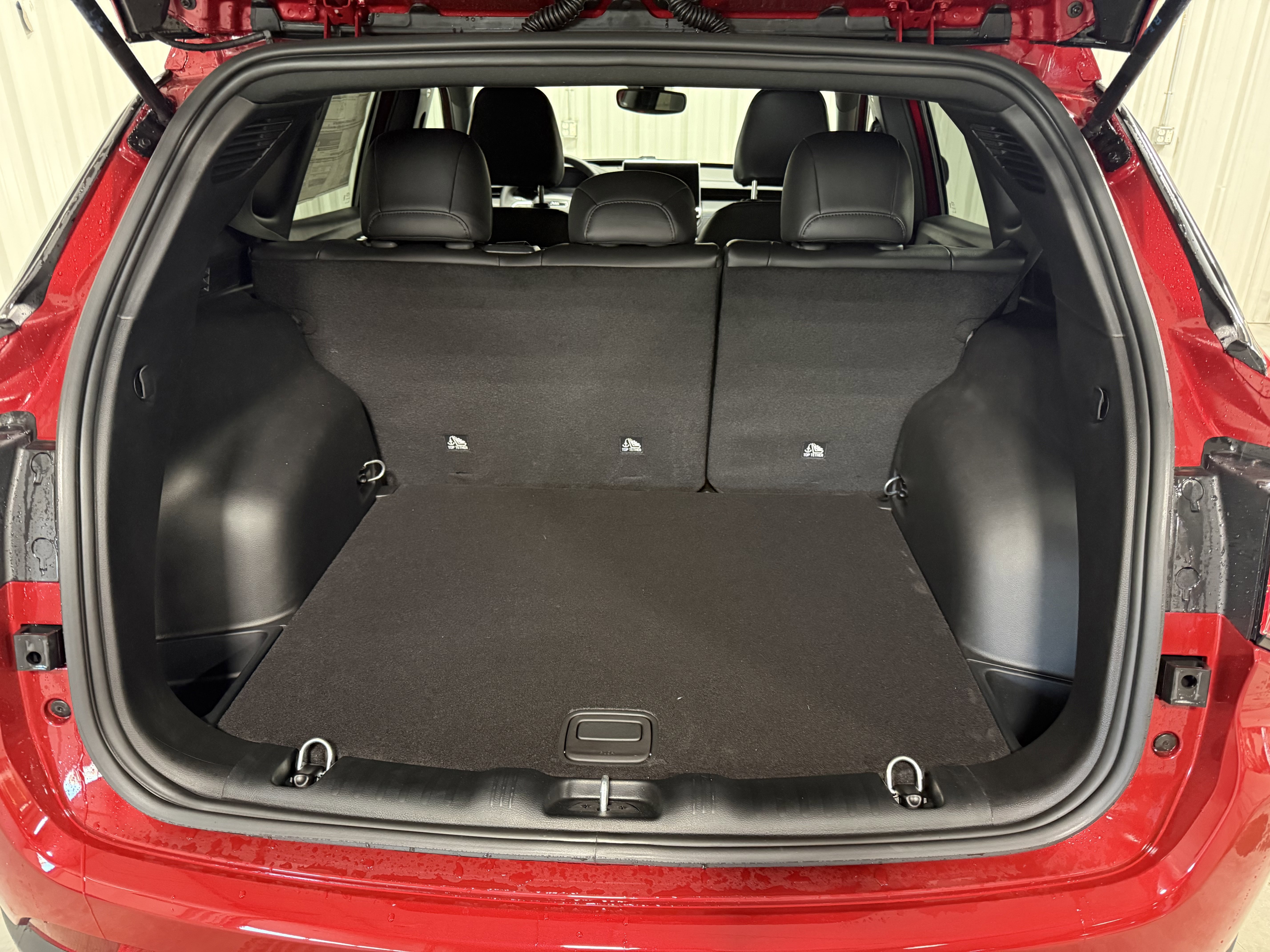 New 2026 Red Hot Pearlcoat Jeep Latitude Altitude image 5