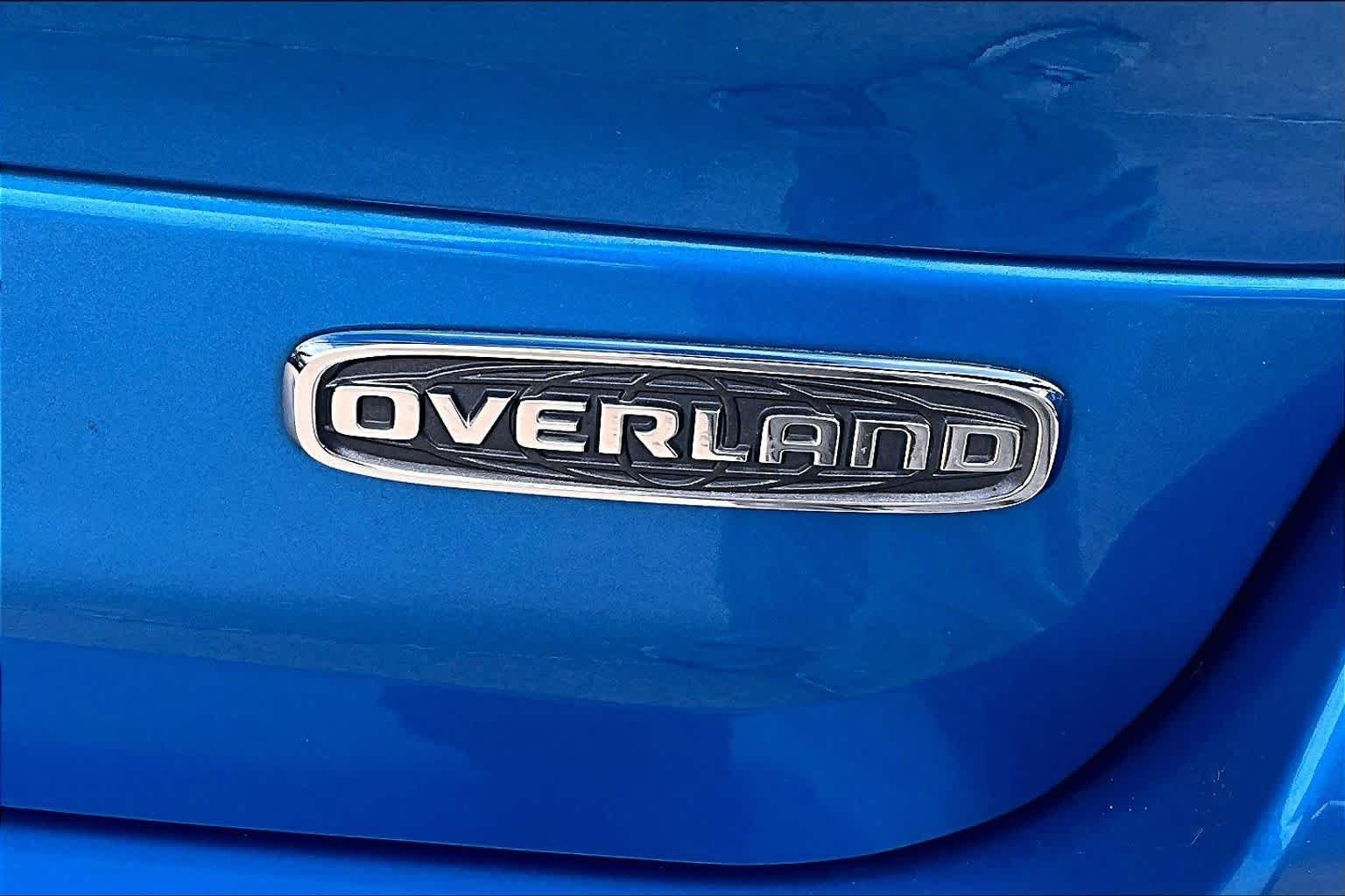 Used 2023 Hydro Blue Pearlcoat Jeep Overland image 9