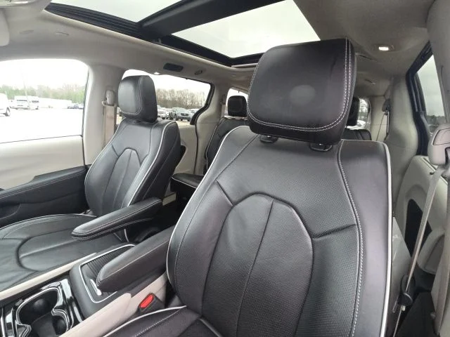 Used 2024 Silver Chrysler Limited image 25