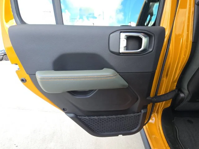 New 2026 Goldilocks Exterior Paint Jeep Mojave image 17