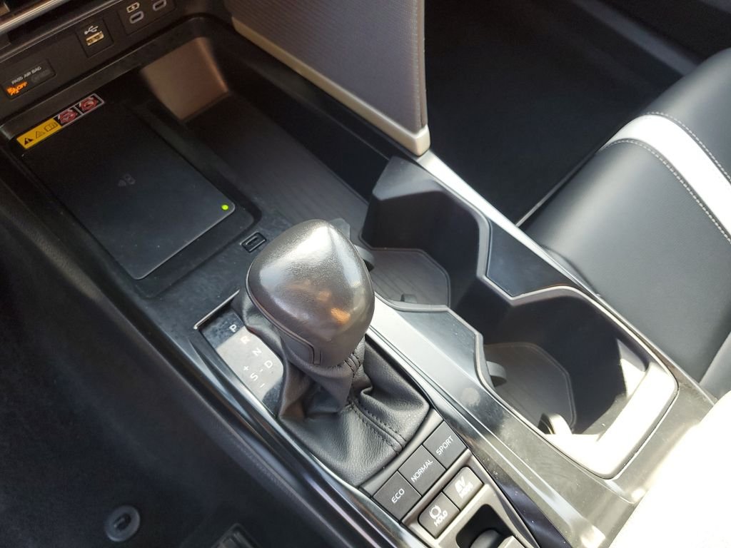Used 2025  Toyota SE image 22