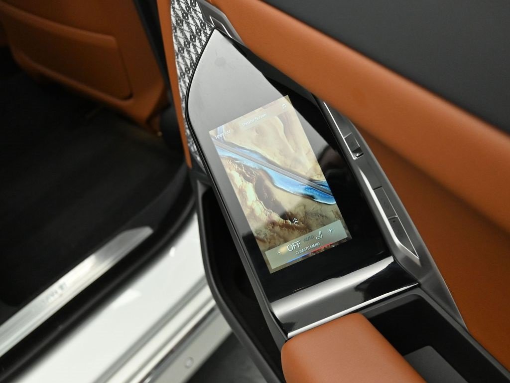 2023 BMW I7 - Image 27