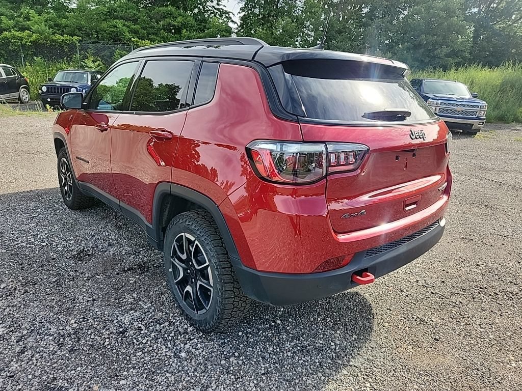 Used 2025 Red Hot Pearlcoat Jeep Trailhawk image 5
