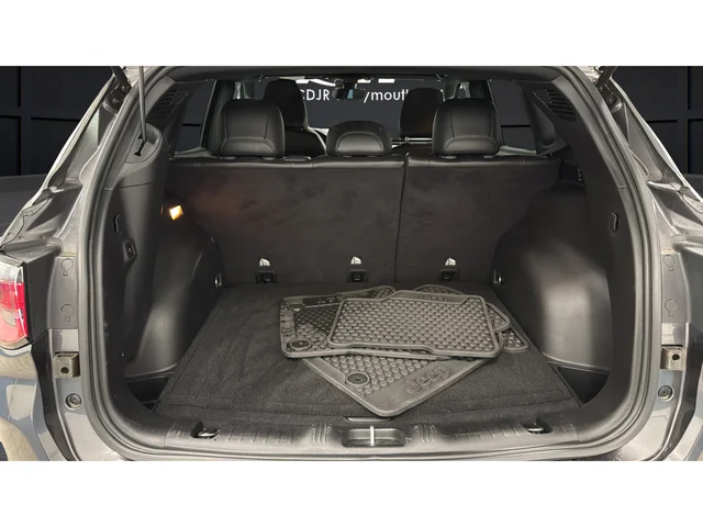 Used 2023 Crystal Metallic Jeep Latitude image 26