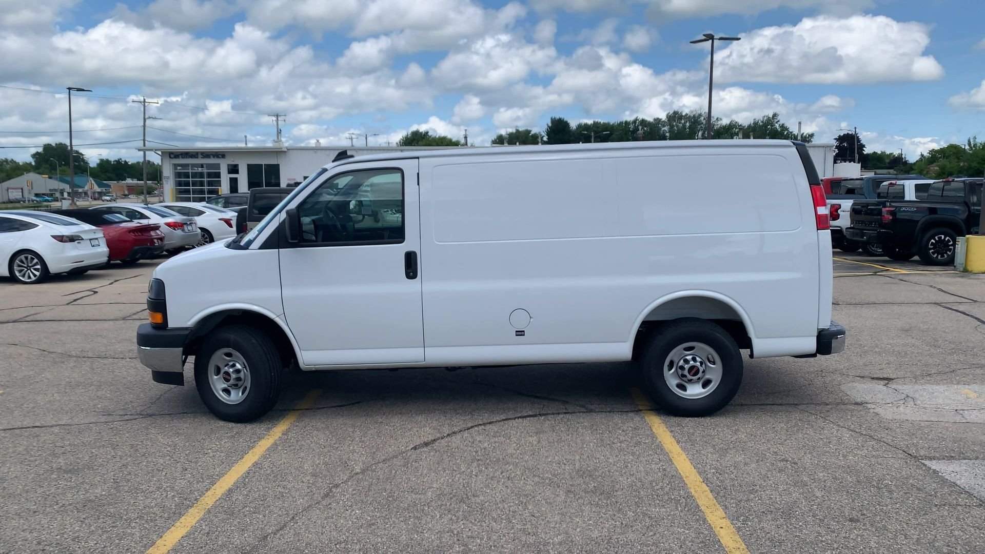2025 GMC Savana Cargo Work Van - Photo 29