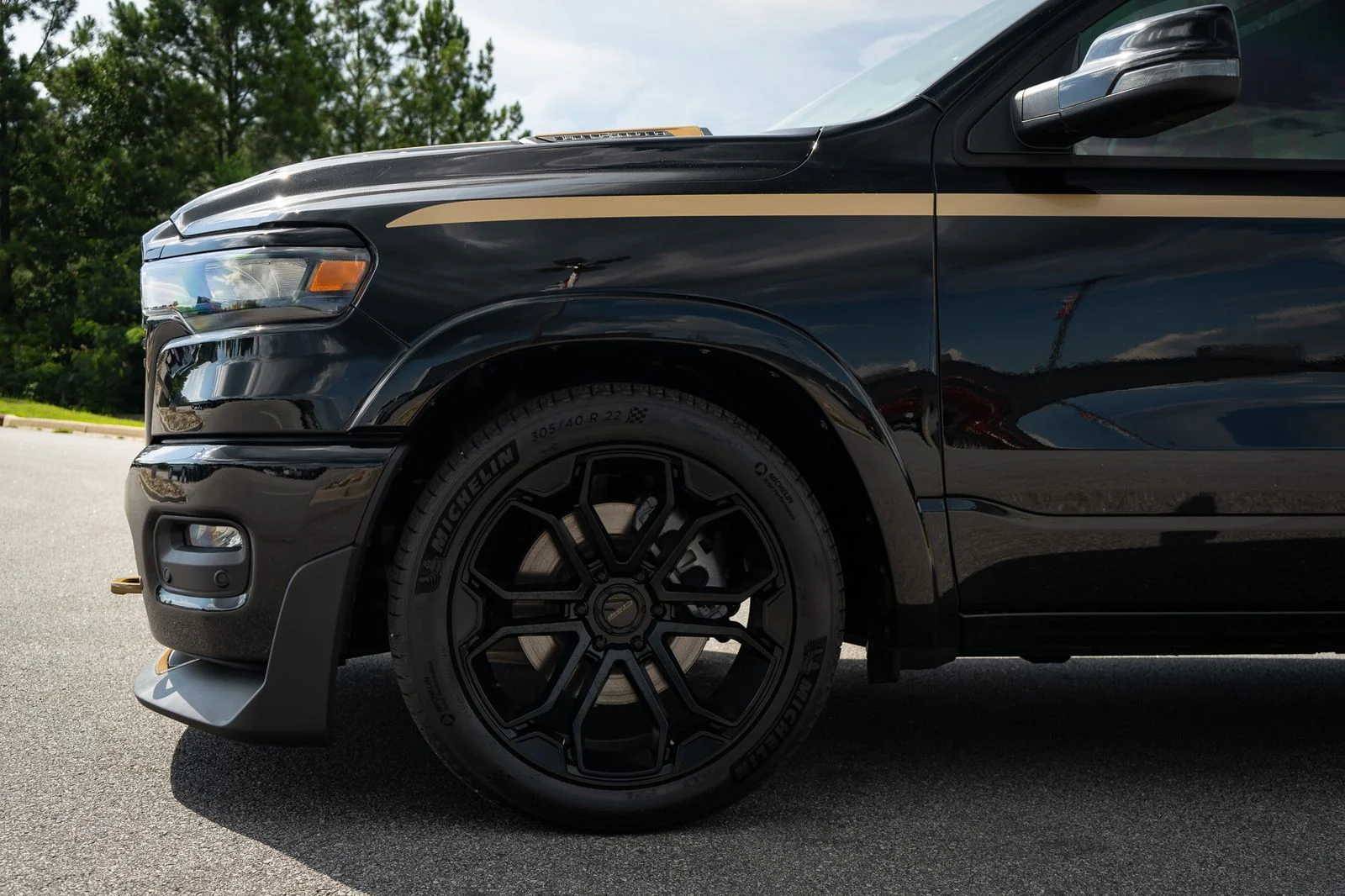 New 2026 Diamond Black Crystal Pearl-Coat Exterior Paint RAM Big Horn with DC 650 Supercharged Package image 15