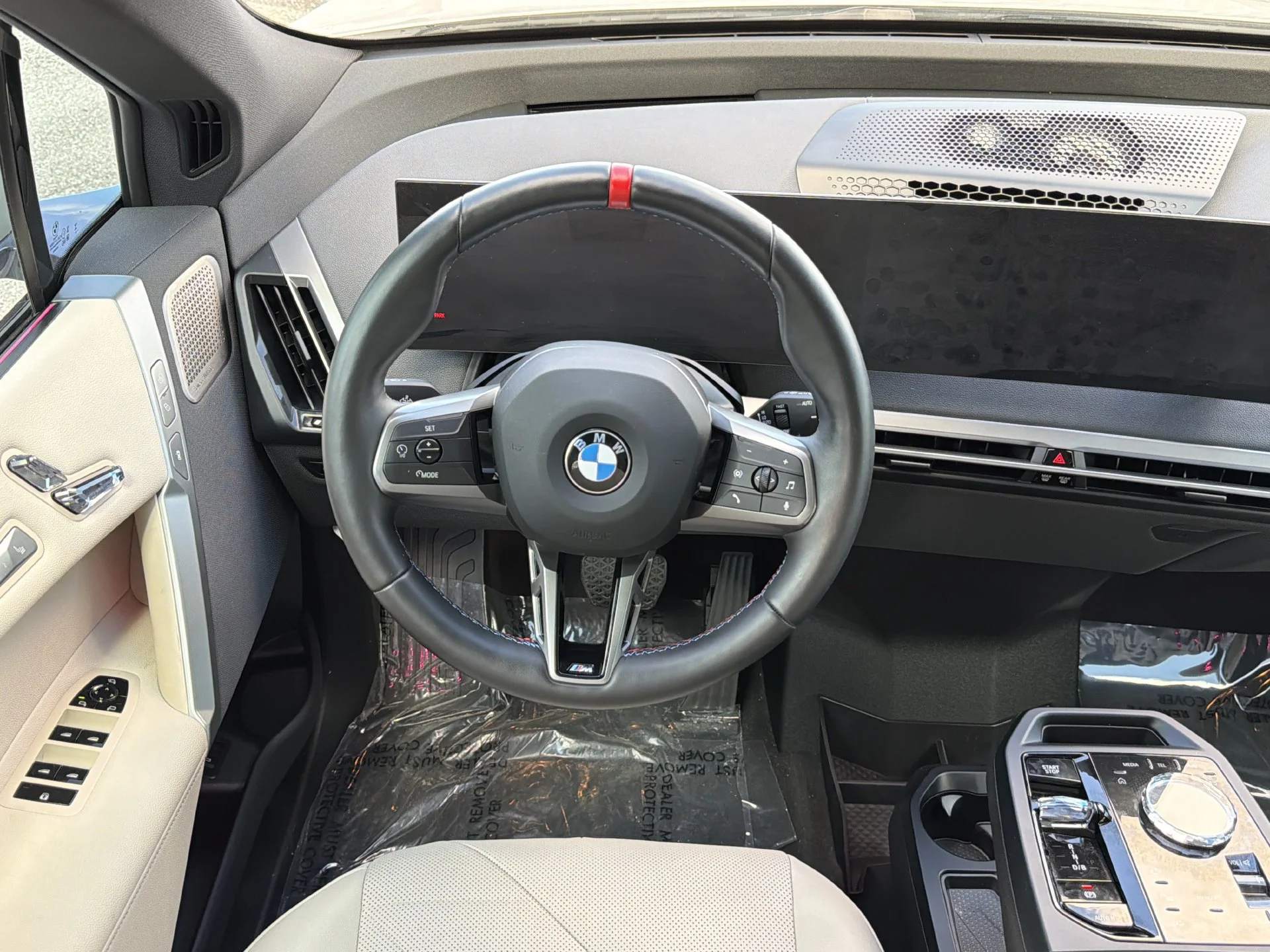 Certified Used 2025 White BMW M60 image 15