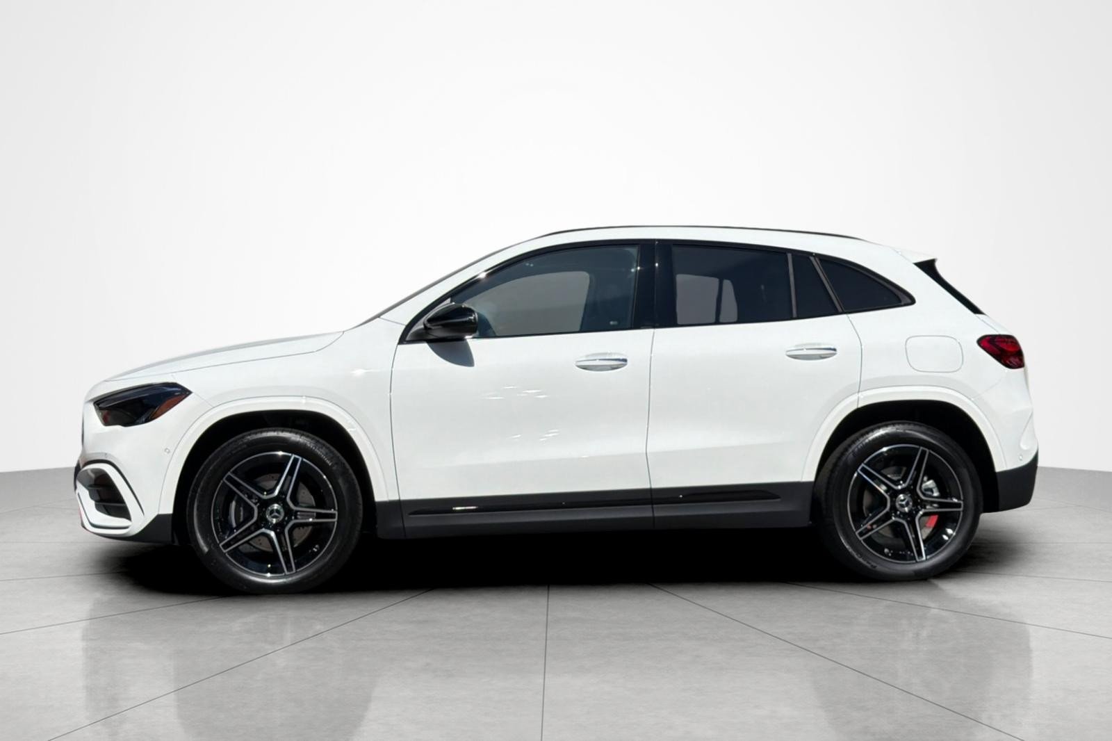 New 2026 Polar White Mercedes-Benz GLA 250 SUV image 2