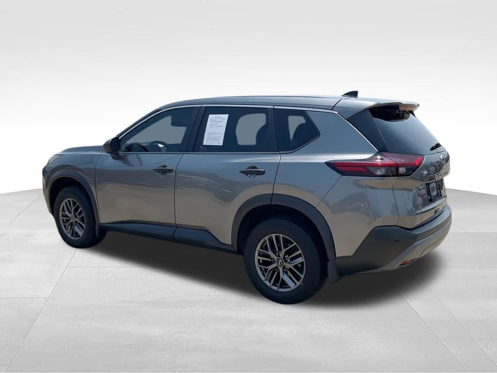 Used 2023 Gray Nissan S image 7