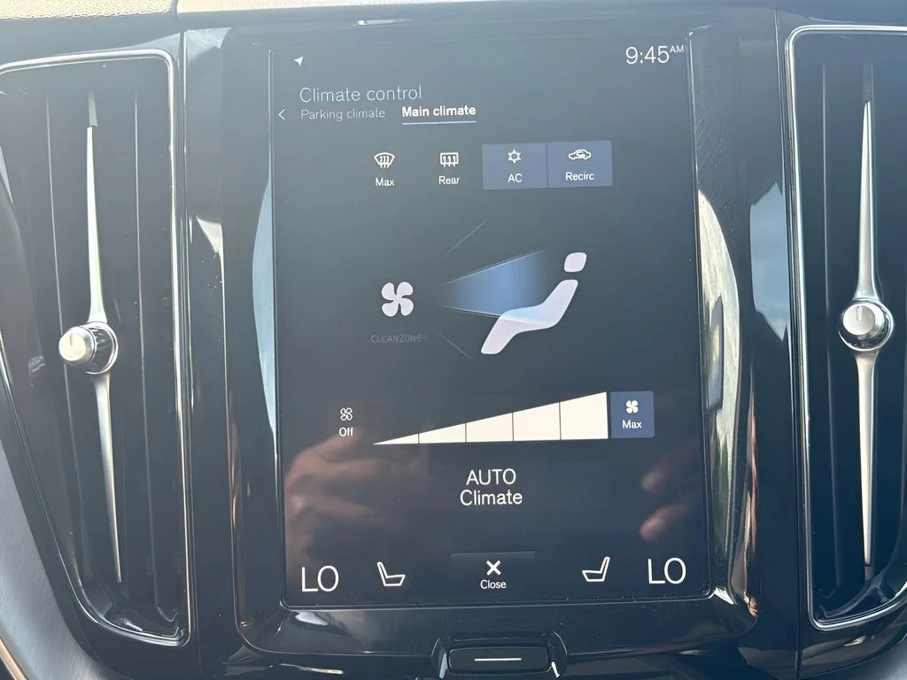 Used 2020 Black Volvo T5 Momentum image 11