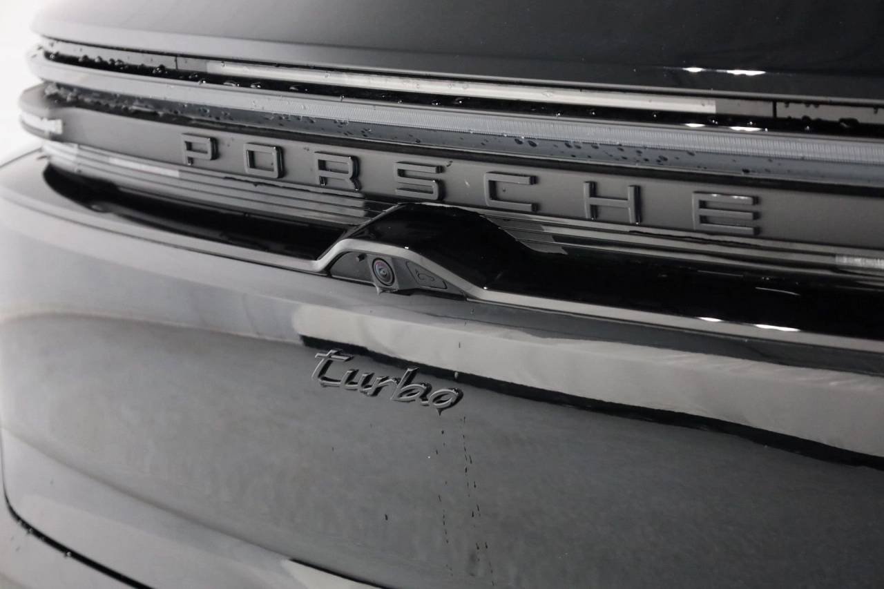 2025 Porsche Macan Turbo Electric - Photo 8