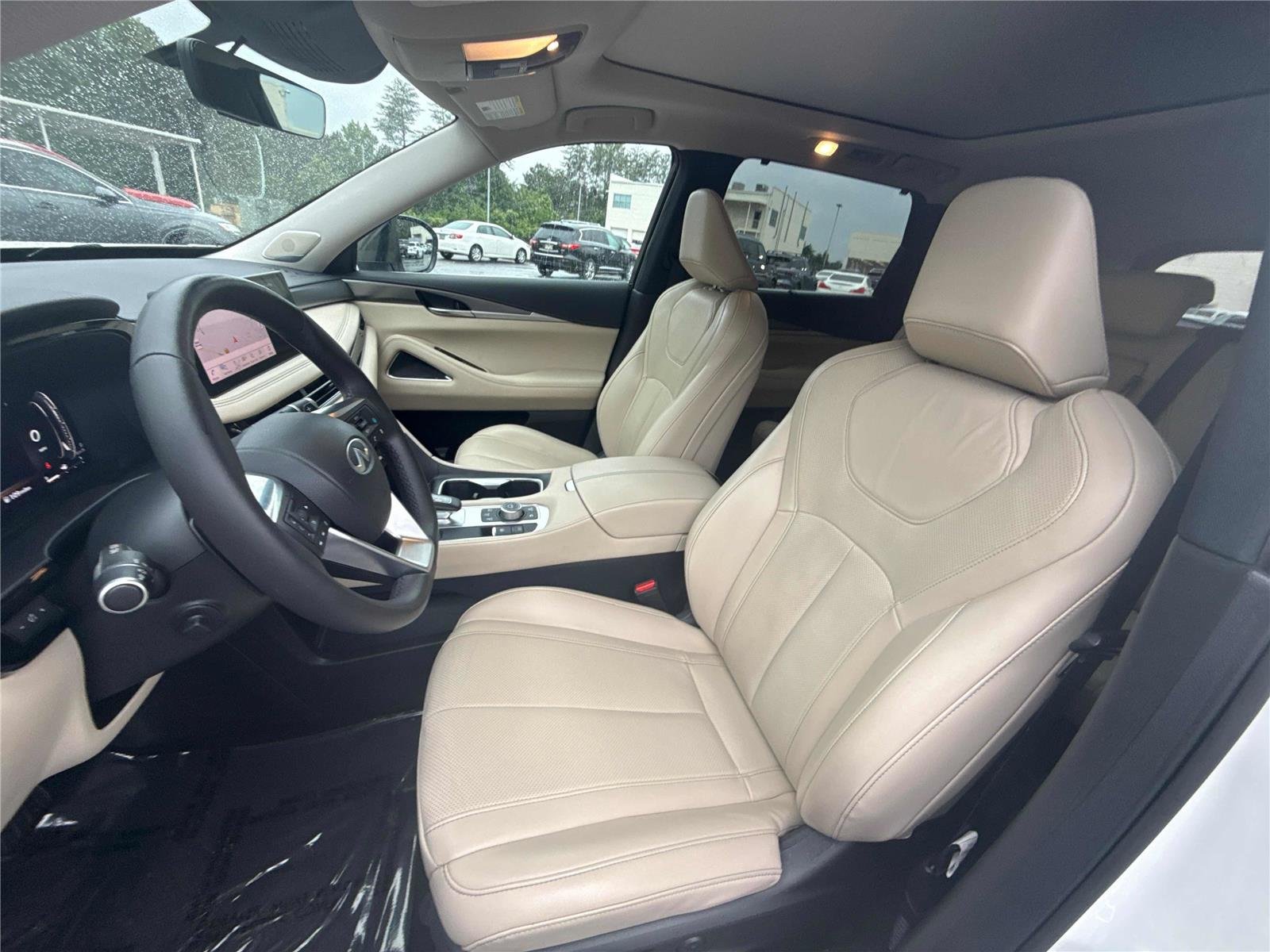 Used 2023 Majestic White INFINITI LUXE image 11