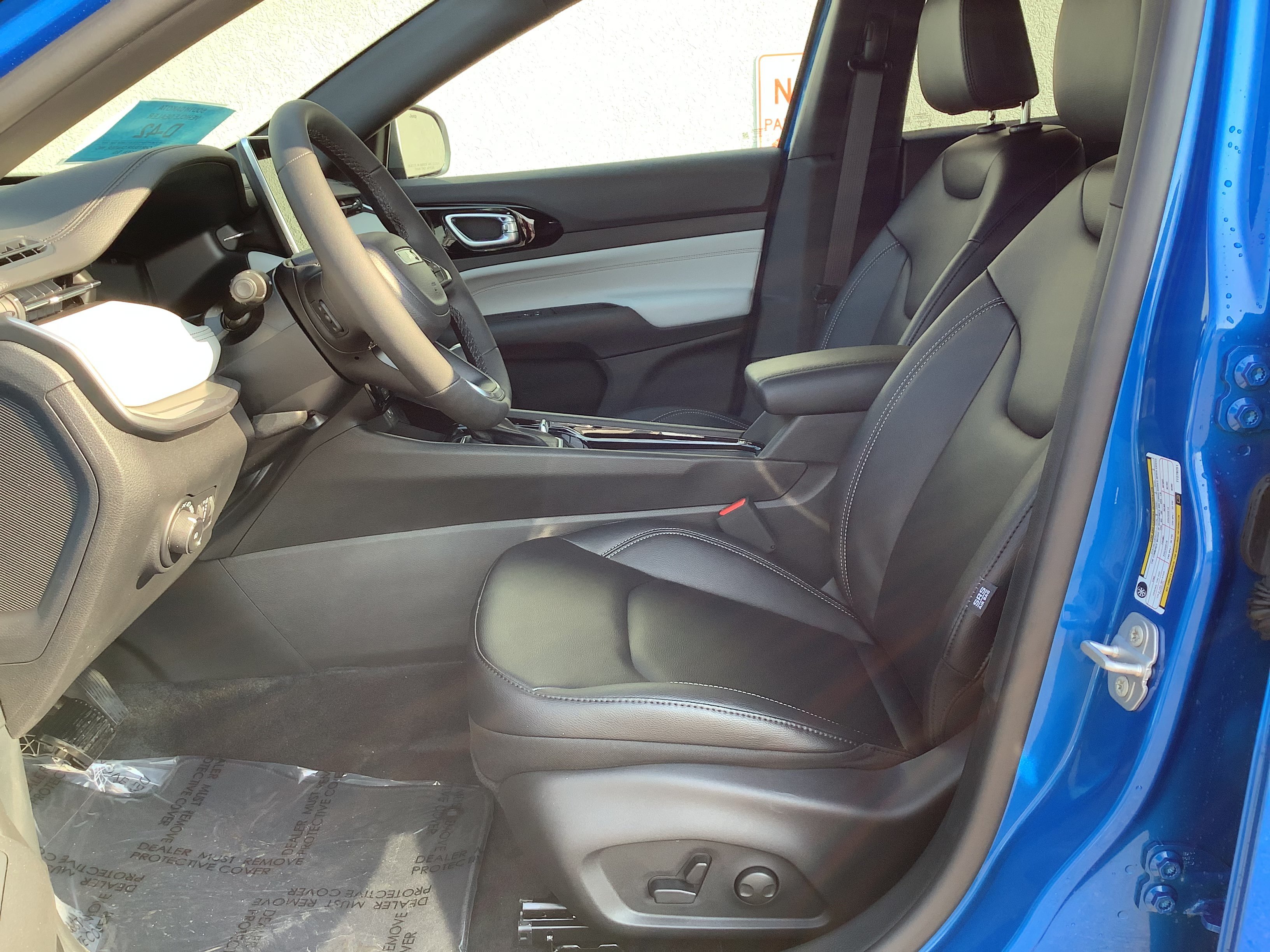 New 2026 Hydro Blue Pearl-Coat Exterior Paint Jeep Limited image 11
