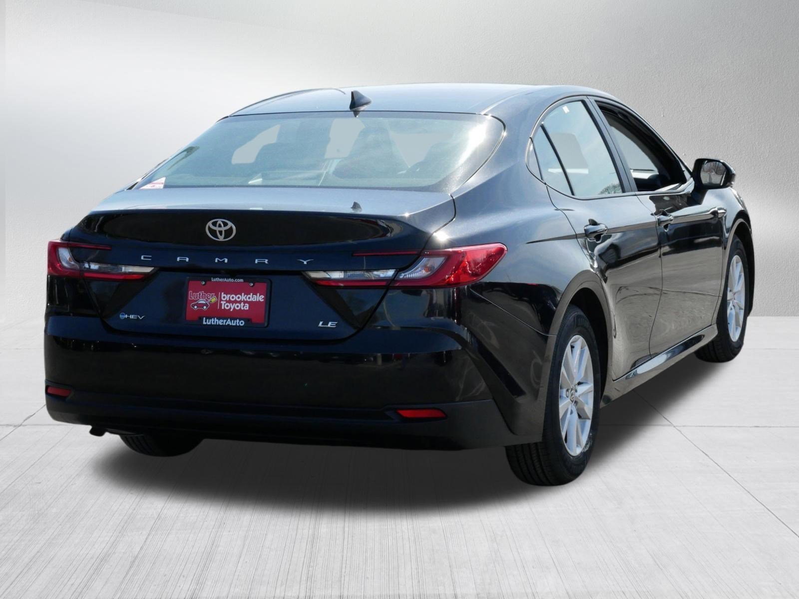 2025 Toyota Camry LE - Photo 6