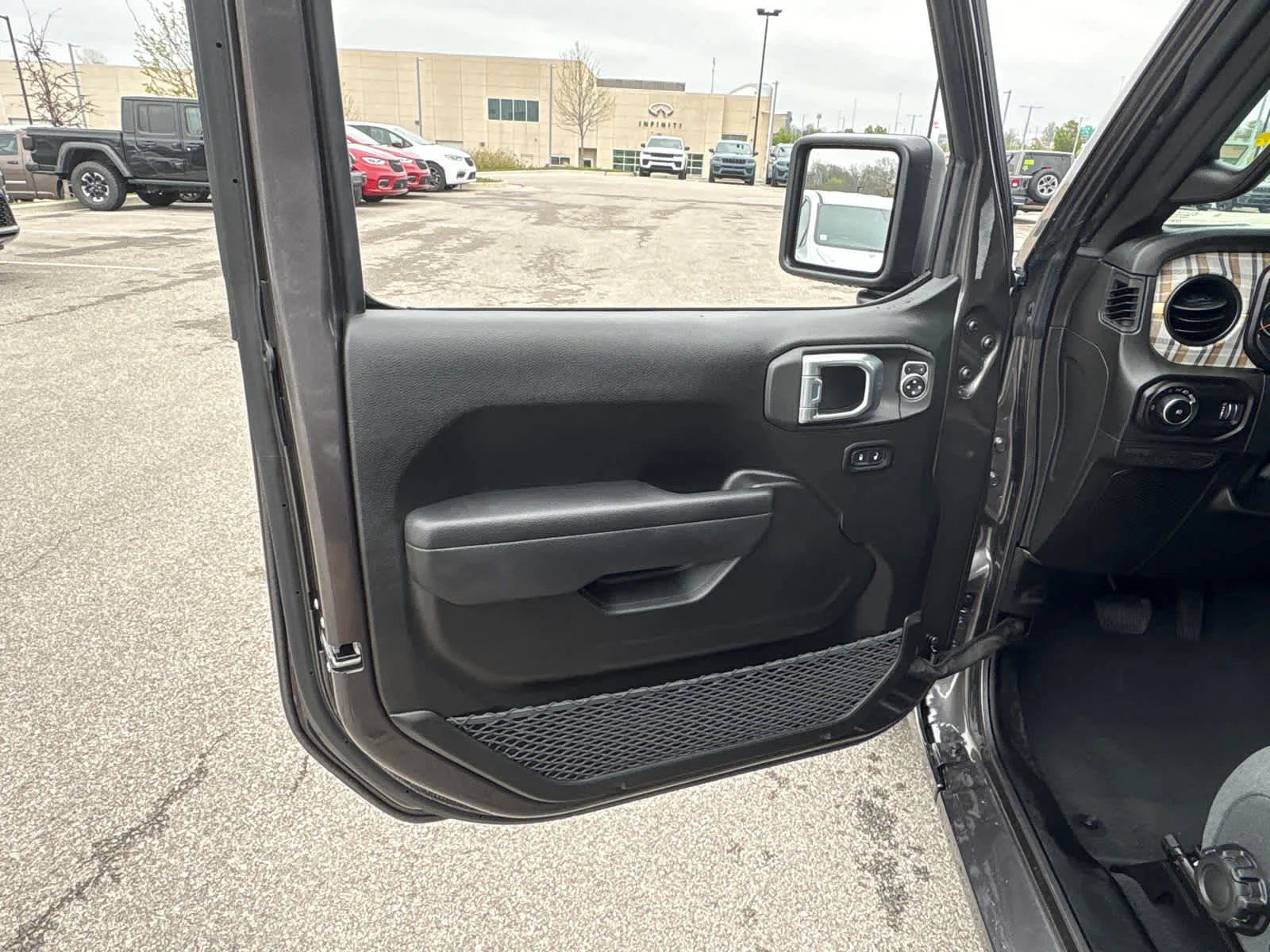 New 2026 Granite Crystal Metallic Clear-Coat Exterior Paint Jeep 85th Anniversary image 18