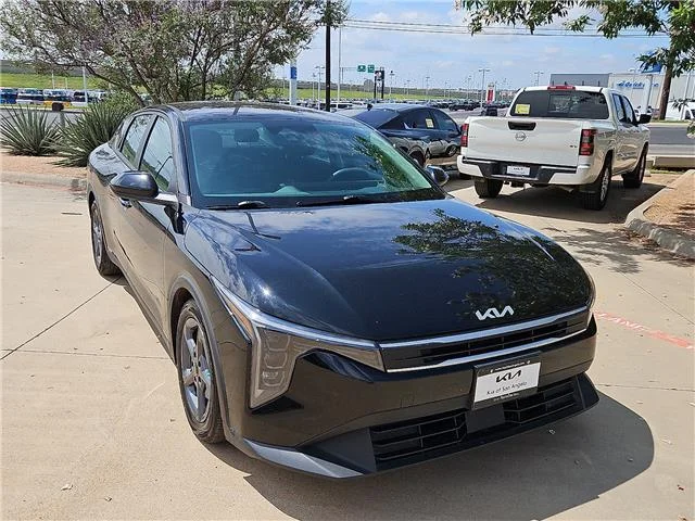 Used 2025 Aurora Black Pearl KIA LX image 7