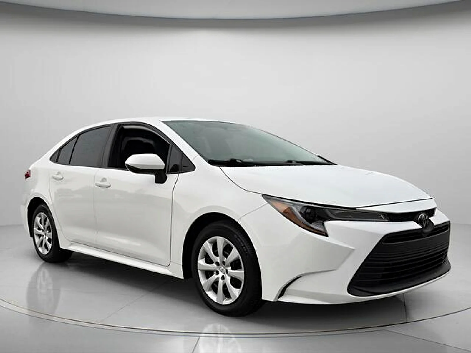 Used 2024  Toyota LE image 9