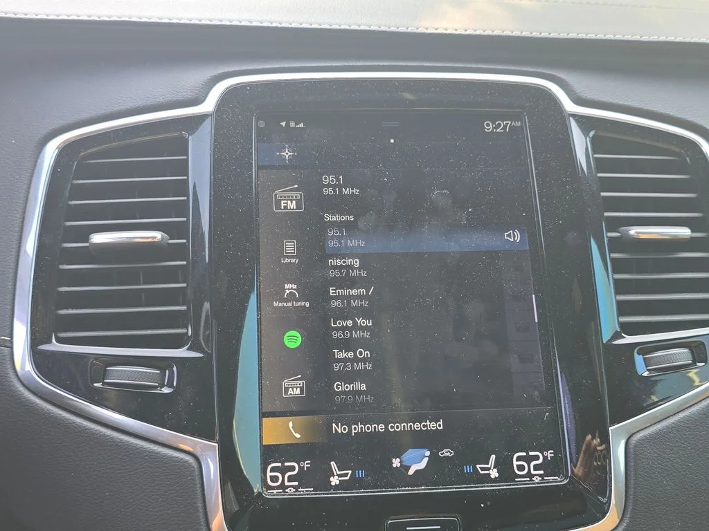 Used 2019 White Volvo T6 Inscription image 32