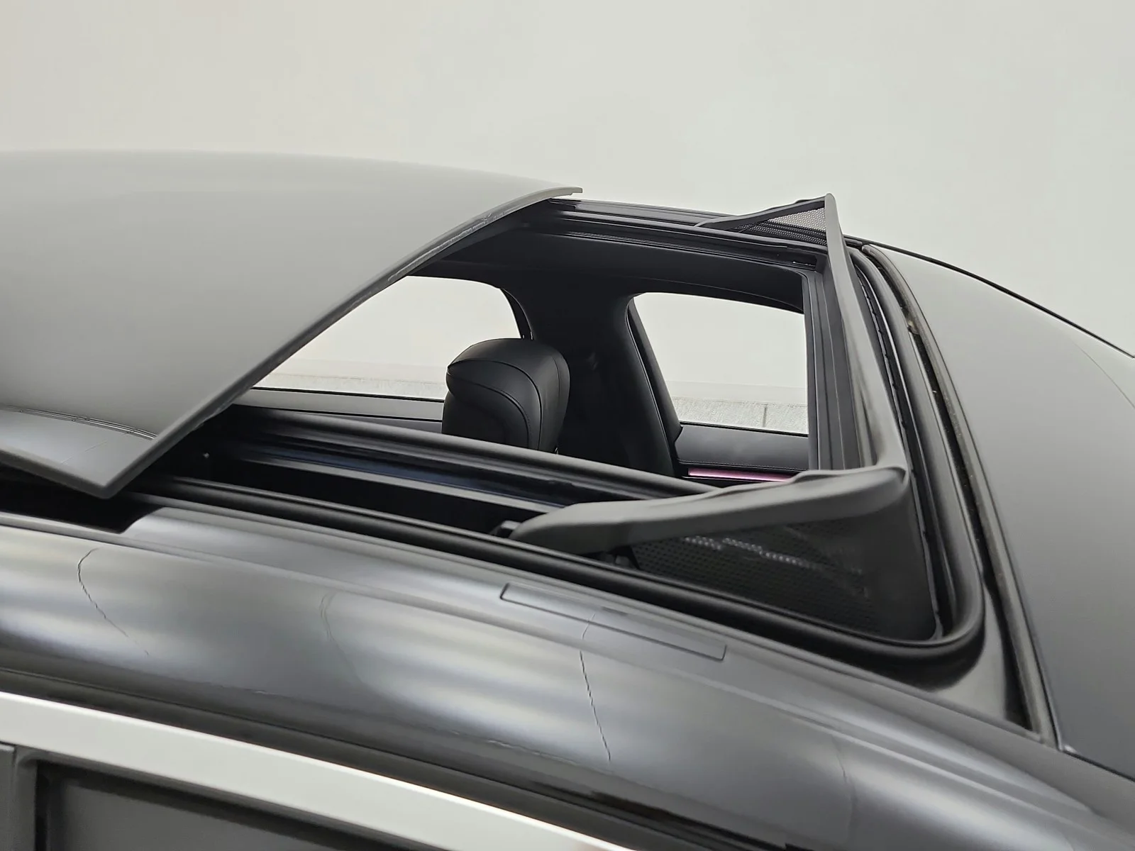 Used 2023 Obsidian Black Mercedes-Benz S 580e 4MATIC® Sedan image 27