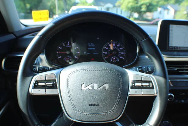 Used 2022 Ebony Black Kia EX image 9
