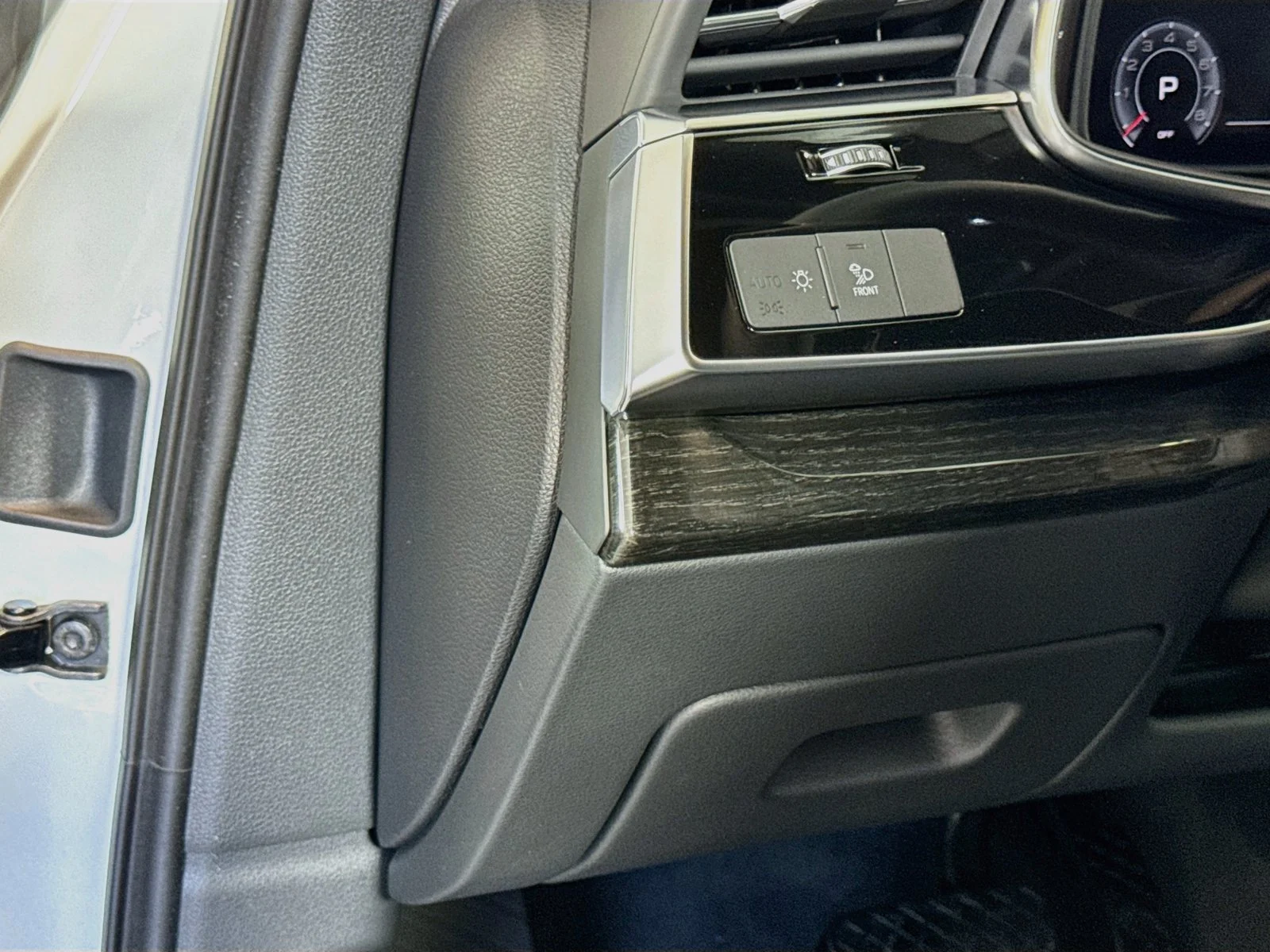 Used 2025 Carrara White Audi Premium image 9