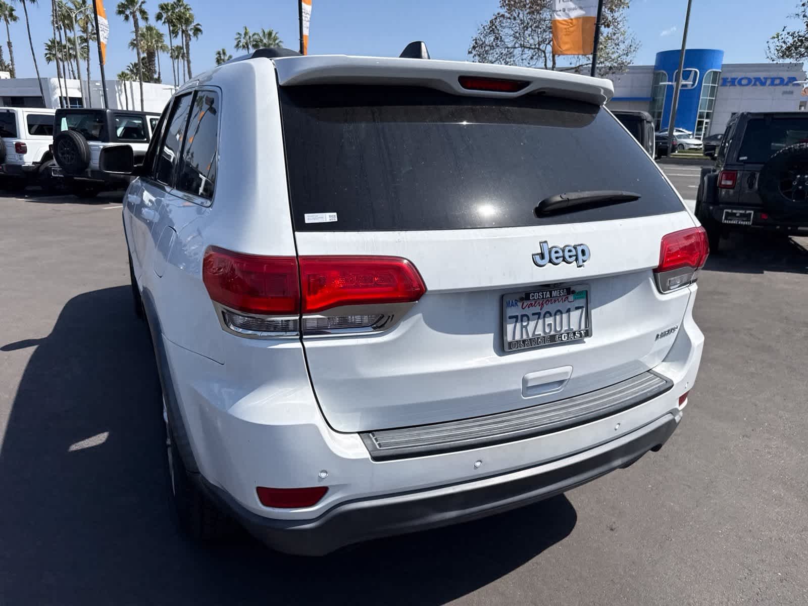 Used 2015 Bright White Clearcoat Jeep Laredo image 19