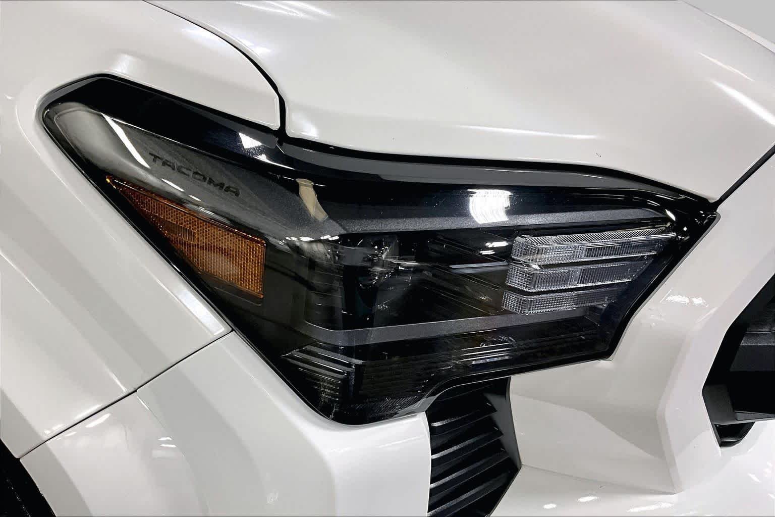 Used 2025 Ice Cap Toyota SR5 image 25