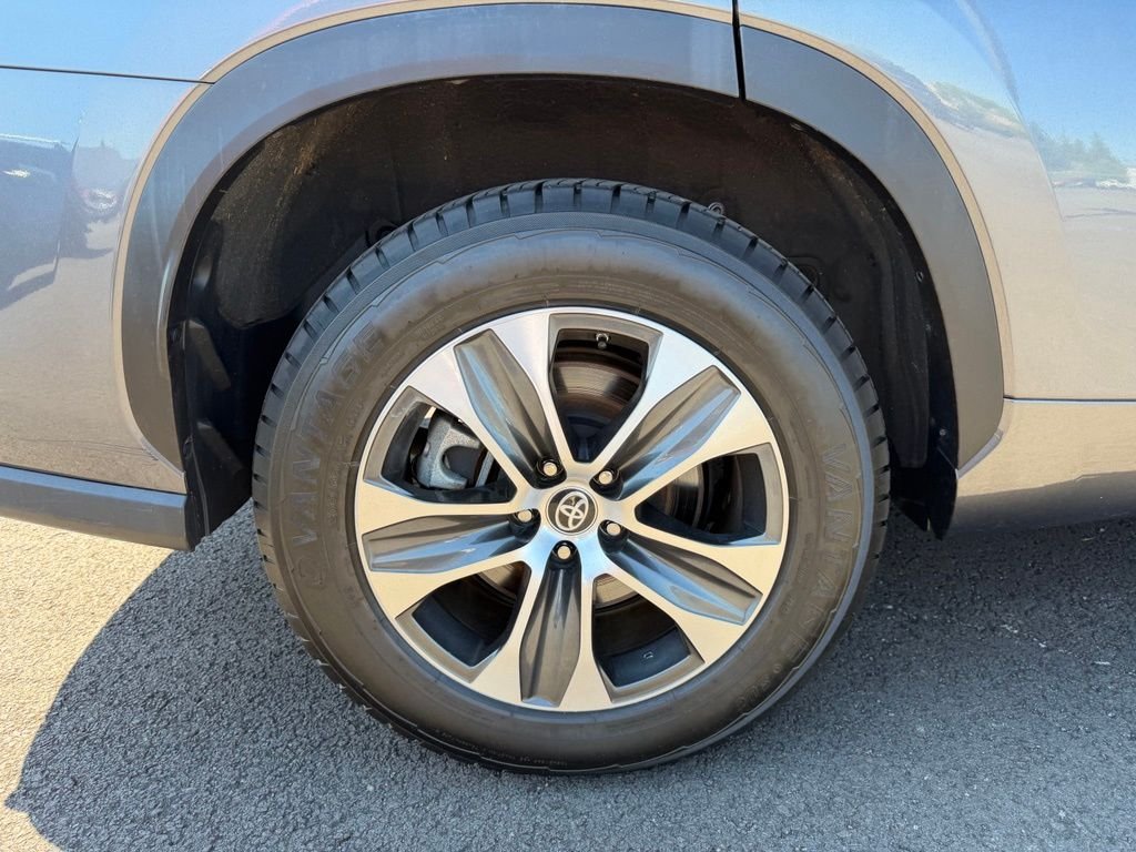 Used 2023 Magnetic Gray Metallic Toyota XLE image 9