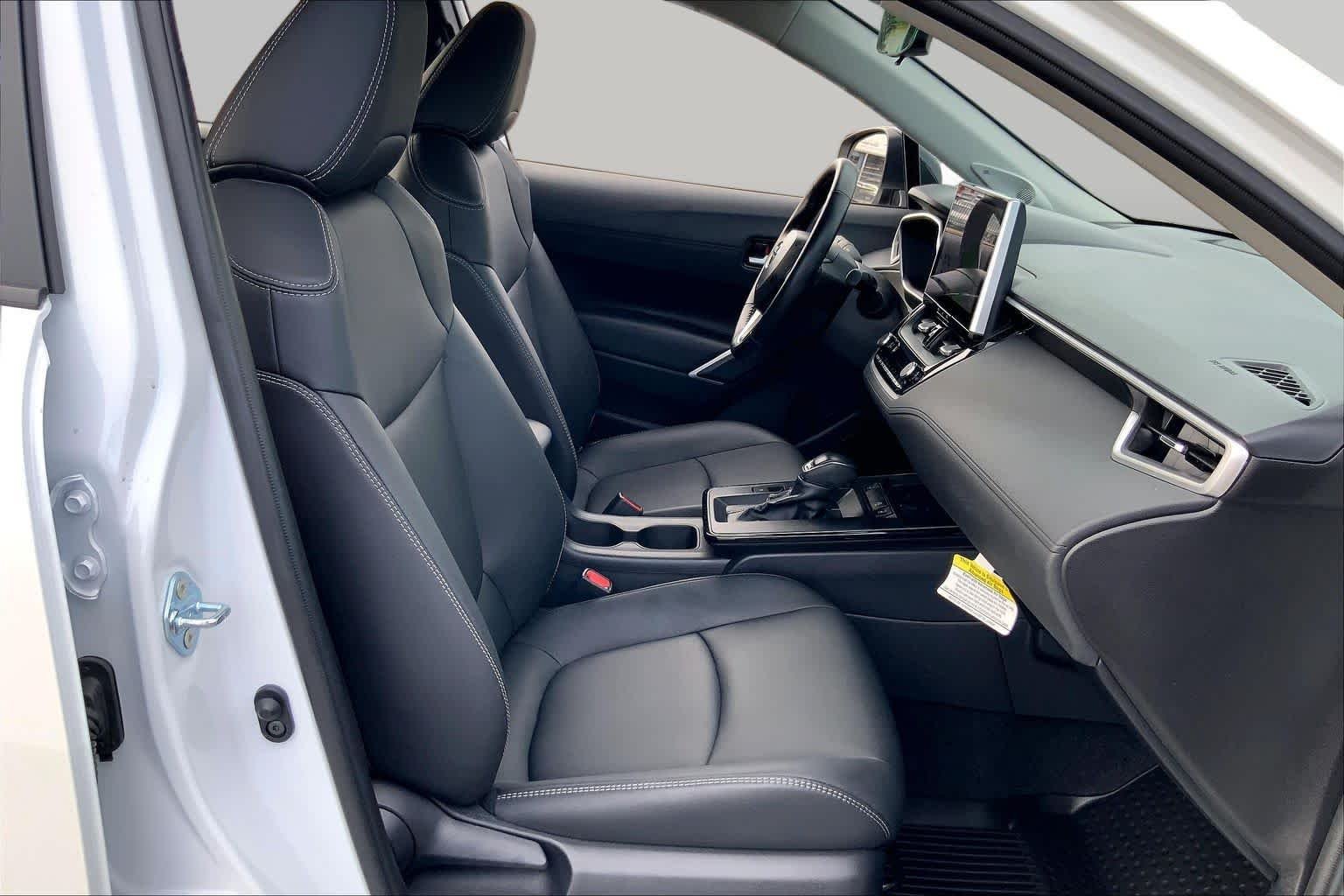 Used 2026 Wind Chill Pearl Toyota XLE image 9