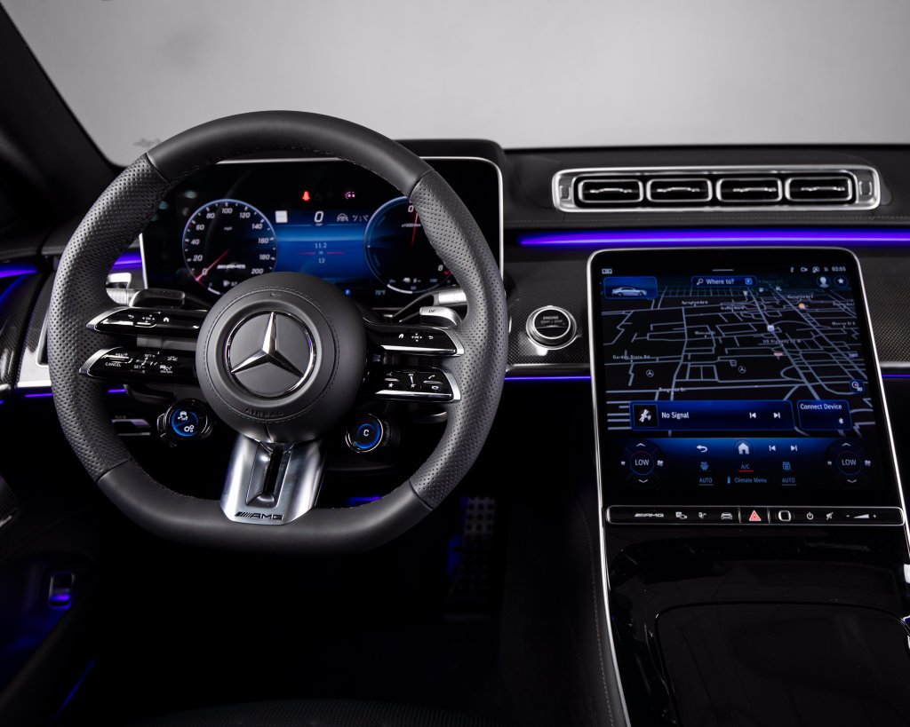 New 2026 MANUFAKTUR Moonlight White Metallic Mercedes-Benz S 63 E AMG® image 7