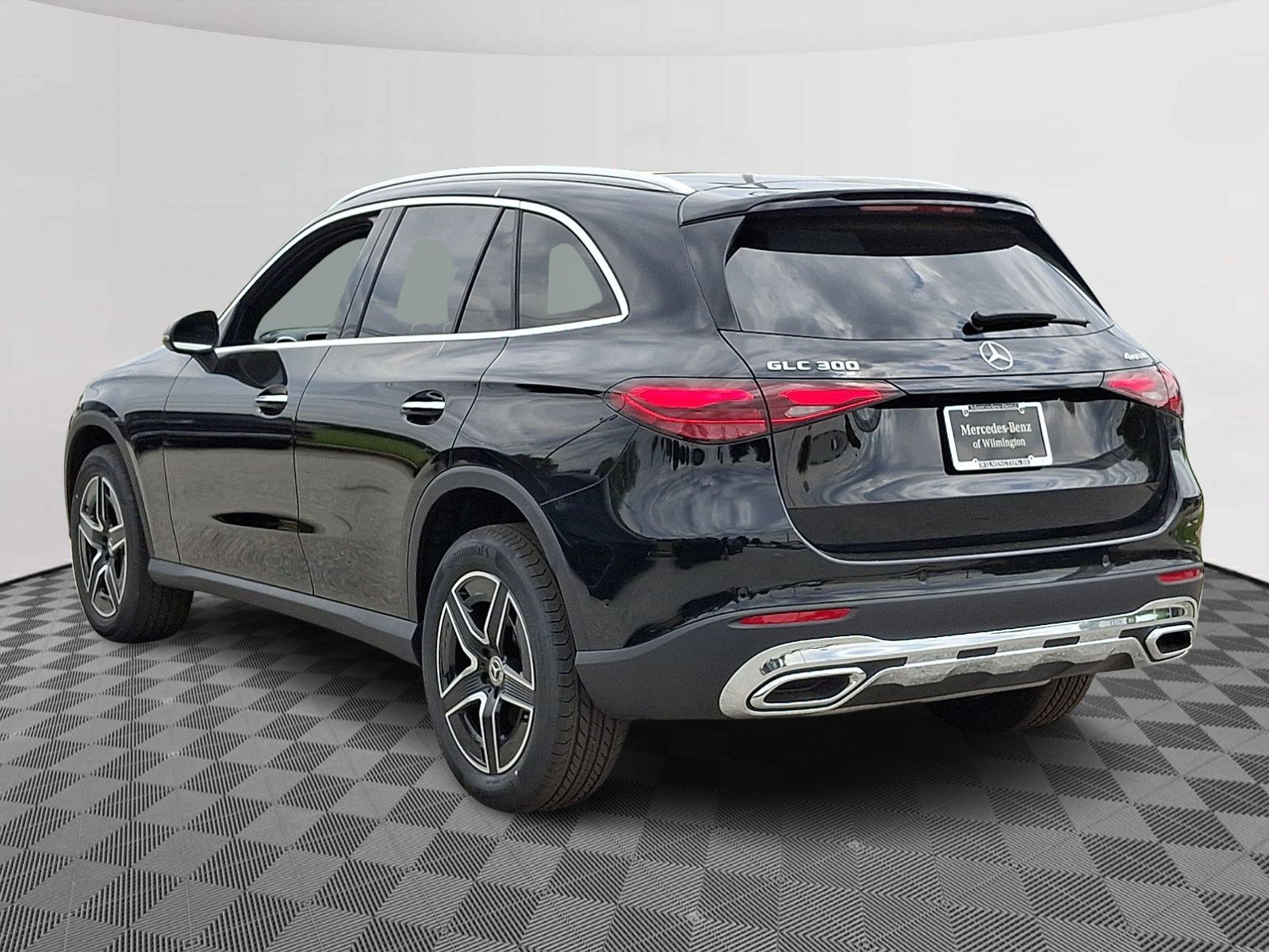 New 2026 Black Mercedes-Benz GLC 300 image 4