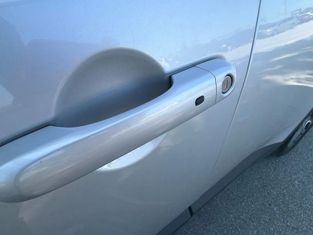 Used 2018 Silver Jeep Limited image 10
