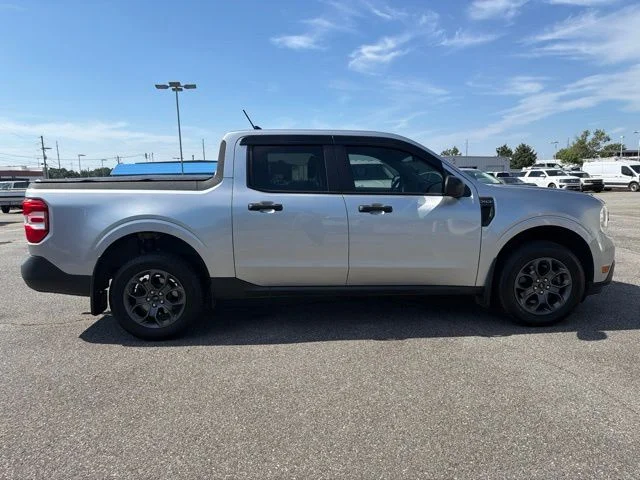 Used 2022 Silver Ford XLT image 2