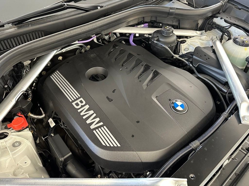 Certified Used 2026 Mineral White Metallic BMW xDrive40i image 26