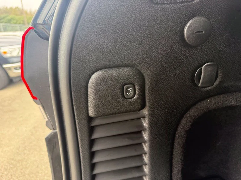 Used 2018 Black Jeep Trailhawk image 10