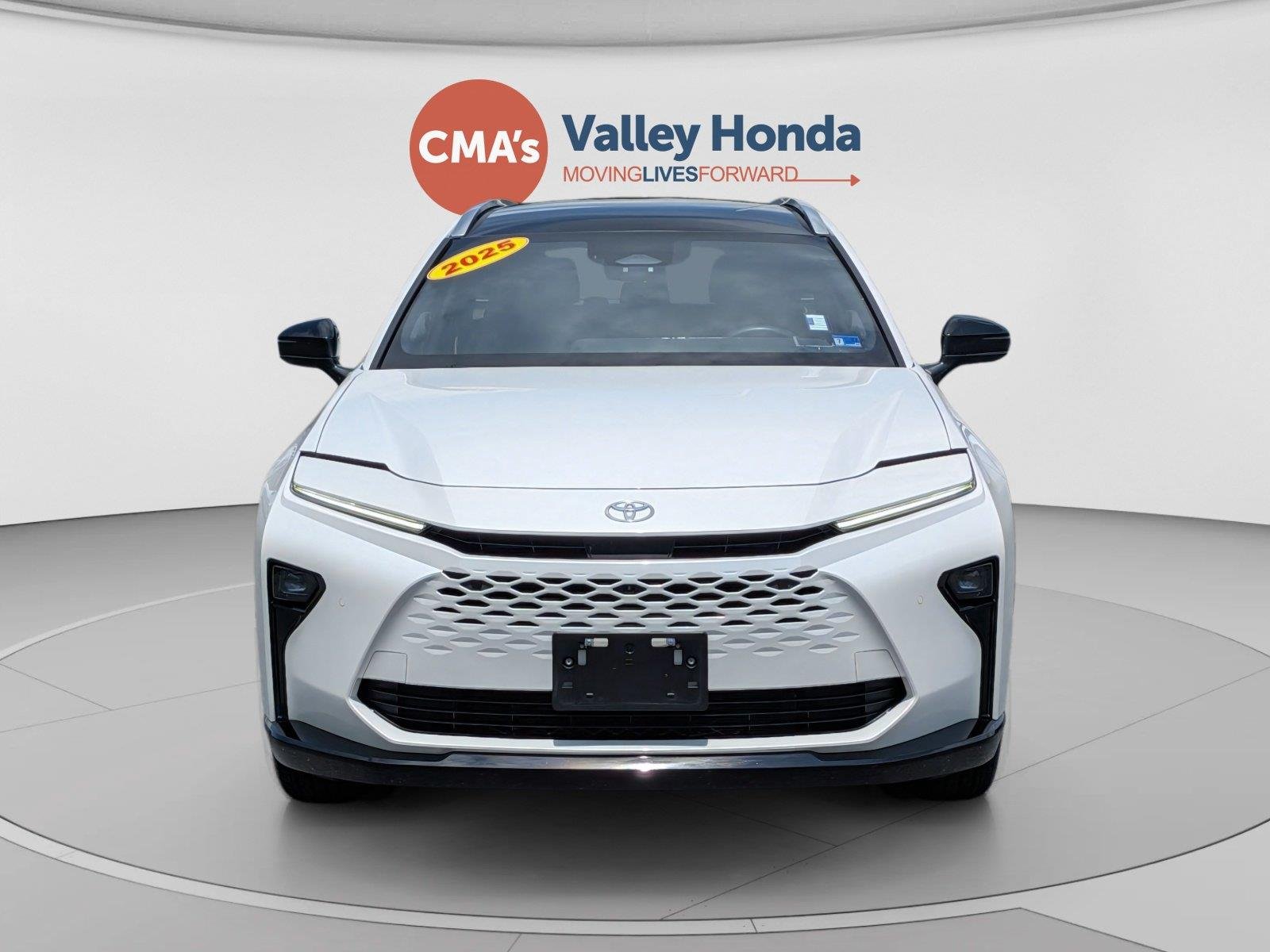 Used 2025 Oxygen White Toyota Limited image 8