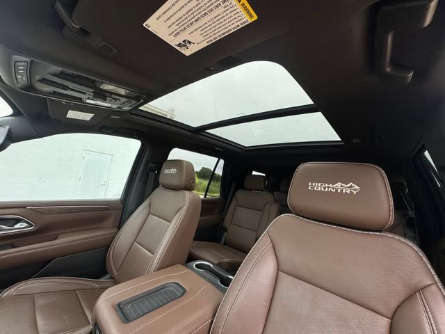 Used 2022 Iridescent Pearl Tricoat Chevrolet High Country image 26