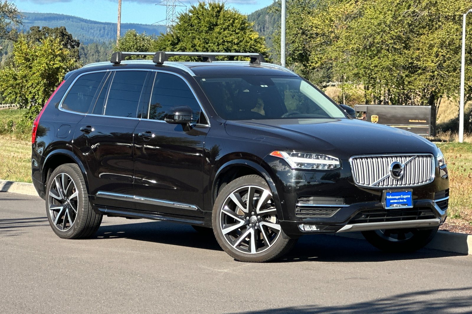 Used 2018 Black Volvo T6 Inscription image 1
