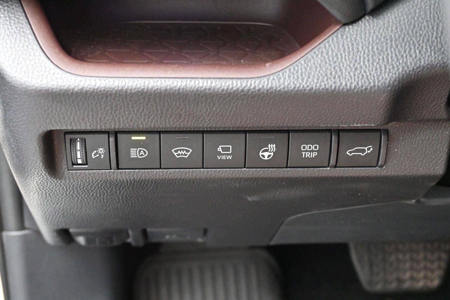 Used 2025 Wind Chill Pearl Toyota Limited image 30