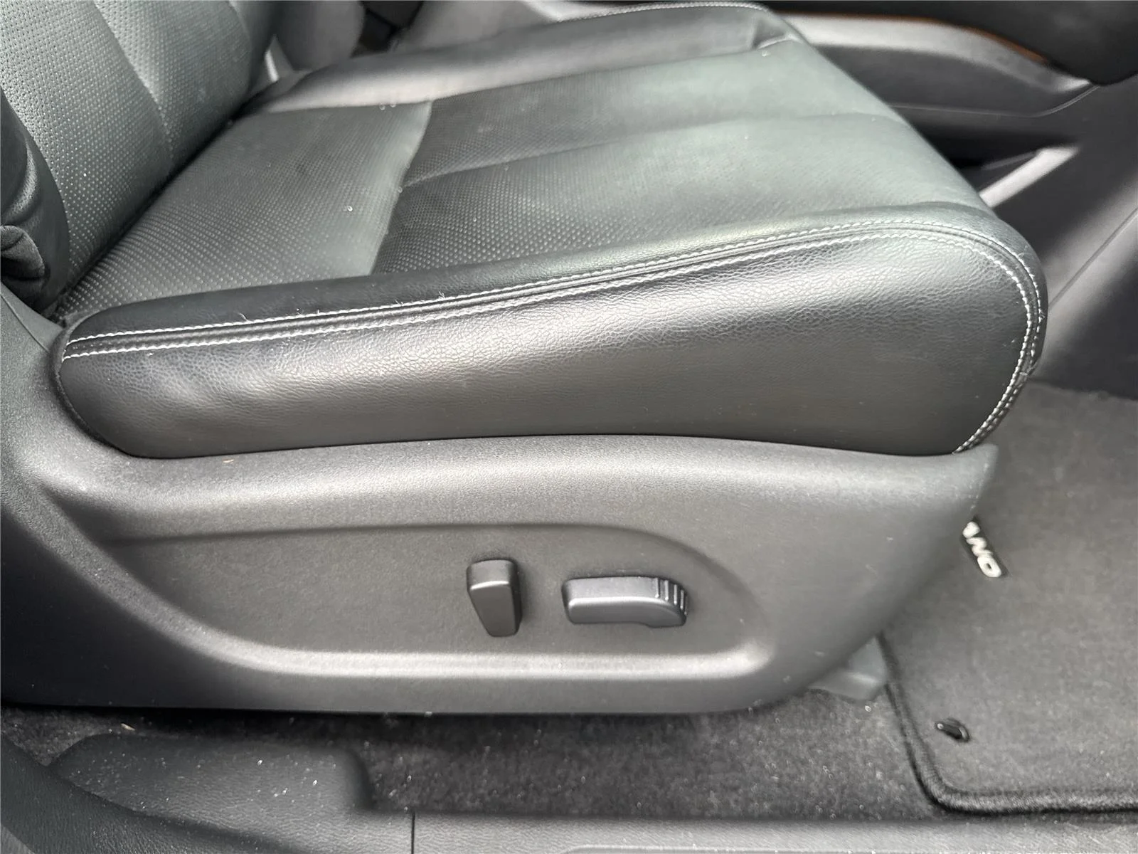 Used 2023 Gun Metallic Nissan SL image 37