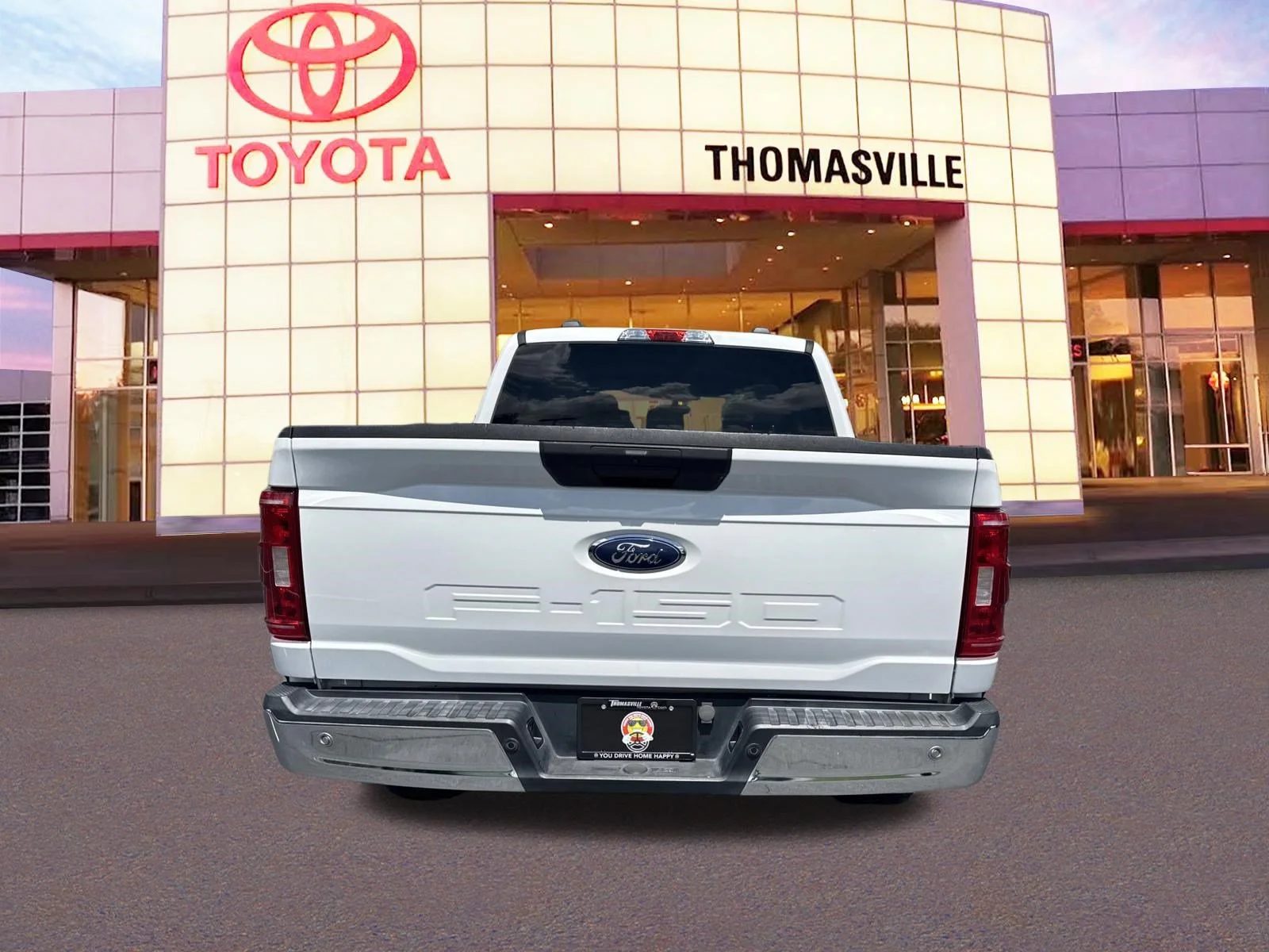 Used 2023 Oxford White Ford XLT image 6