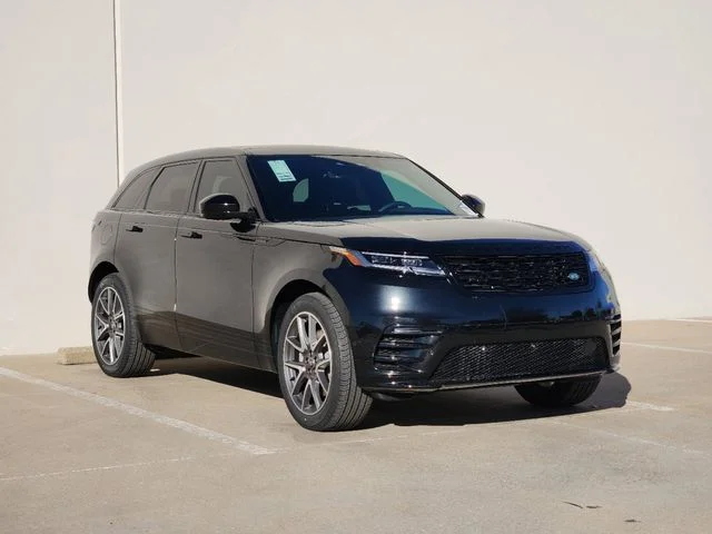 Used 2025 Black Land Rover Dynamic SE image 3