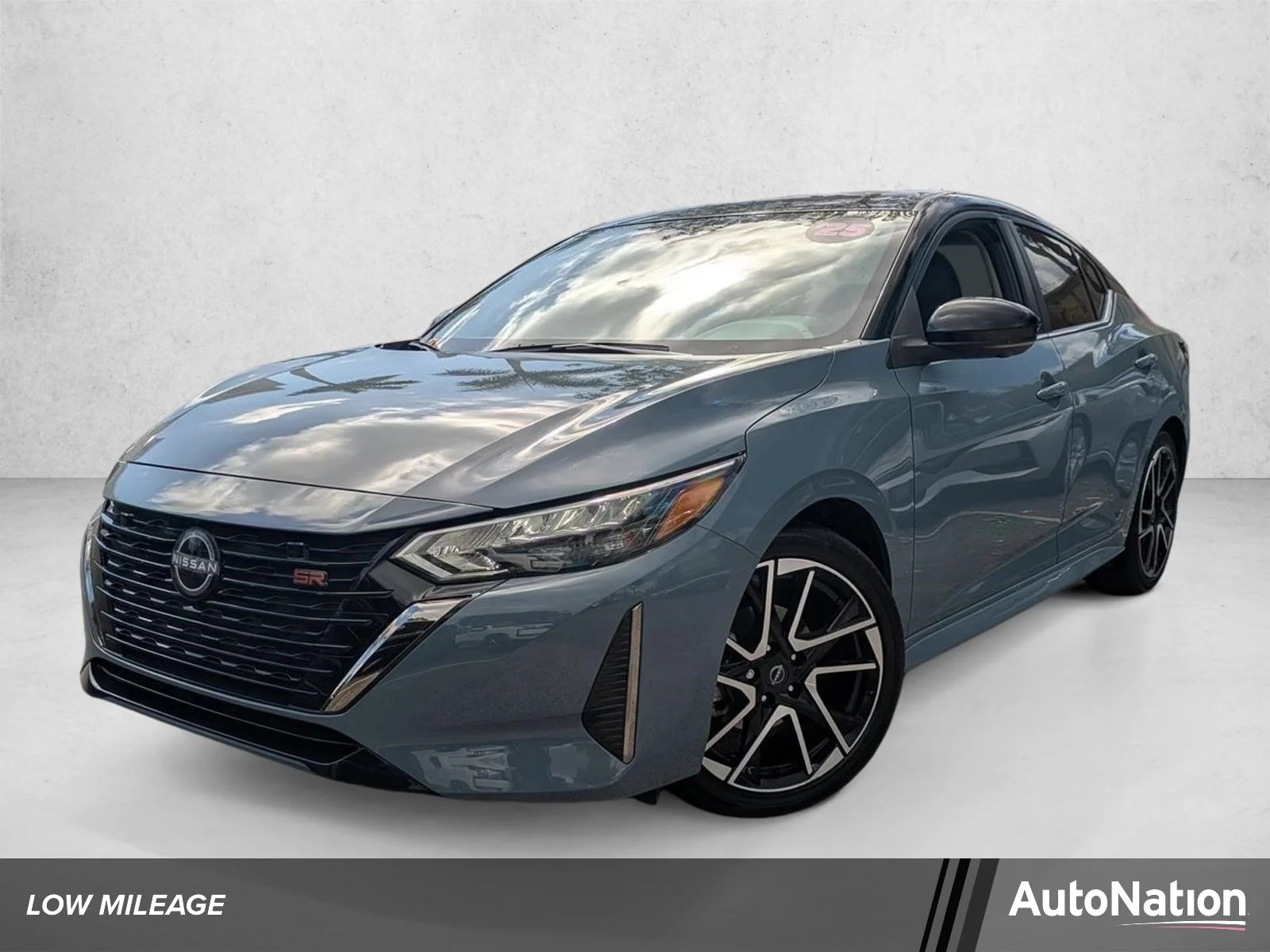 Used 2025 Atlantic Gray Metallic/Super Black Nissan SR image 1